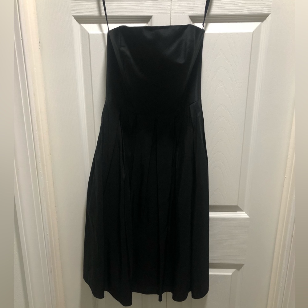 White and black size 0, little black strapless dress